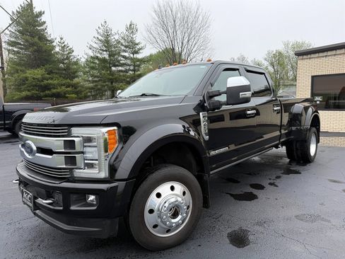 Used 2019 Ford F450 Limited image 1
