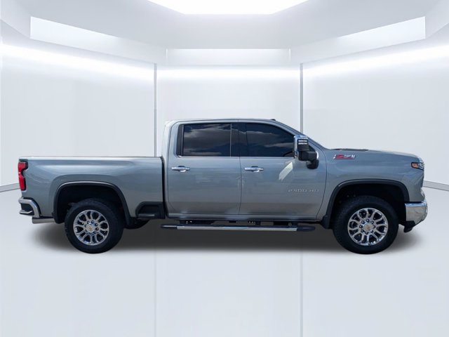 Used 2025 Chevrolet Silverado 2500 LTZ w/ LTZ Premium Package AWD/4WD image 2