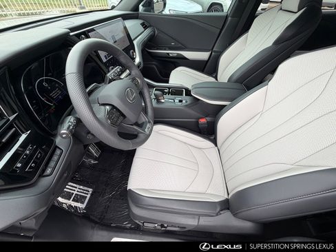 Certified 2026 Lexus TX 500h AWD w/ Technology Package image 17