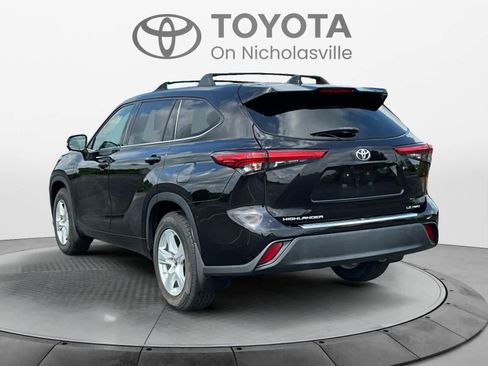 Used 2020 Toyota Highlander LE AWD/4WD image 3