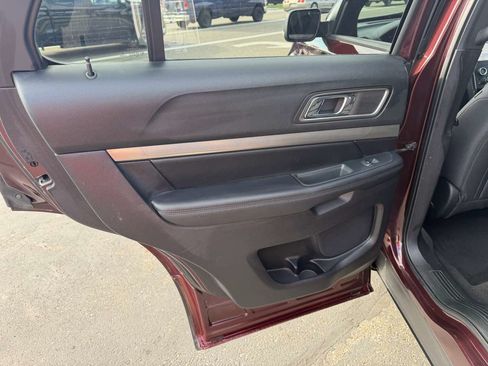Used 2019 Ford Explorer XLT w/ Equipment Group 201A AWD/4WD image 15