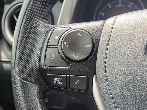 Used 2018 Toyota RAV4 LE FWD image 21