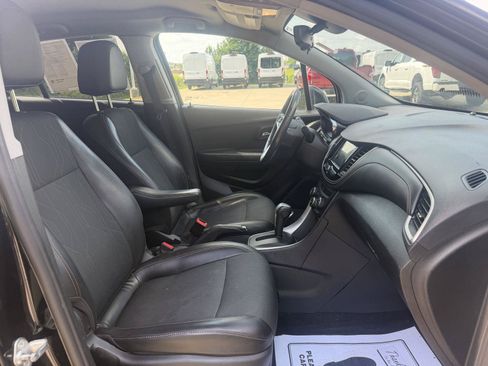Used 2018 Chevrolet Trax LT w/ LT Convenience Package FWD image 27