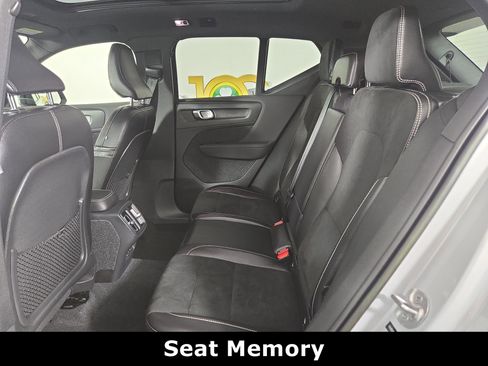 Used 2022 Volvo XC40 T5 R-Design w/ Advanced Package image 12