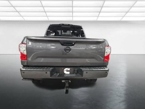 Used 2019 Nissan Titan SV w/ SV Convenience Package image 6