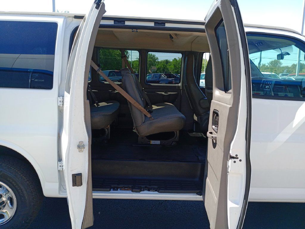 Used 2017 Chevrolet Express 2500 LS RWD image 27