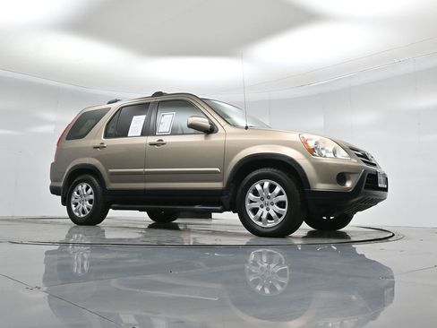 Used 2005 Honda CR-V EX image 2
