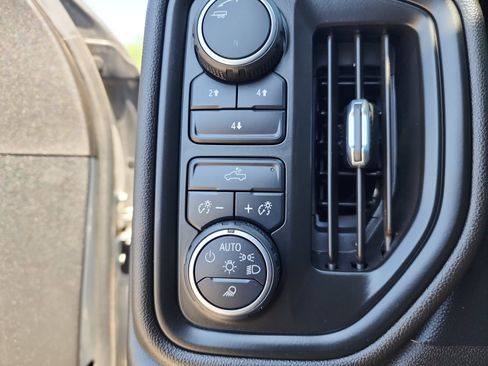 Used 2021 Chevrolet Silverado 2500 Custom w/ Custom Value Package AWD/4WD image 23