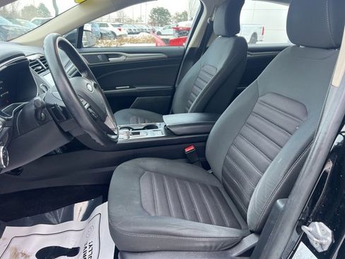 Used 2017 Ford Fusion SE w/ Fusion SE Technology Package image 21