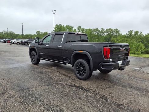 Used 2021 GMC Sierra 2500 Denali w/ Denali Black Diamond Edition AWD/4WD image 9