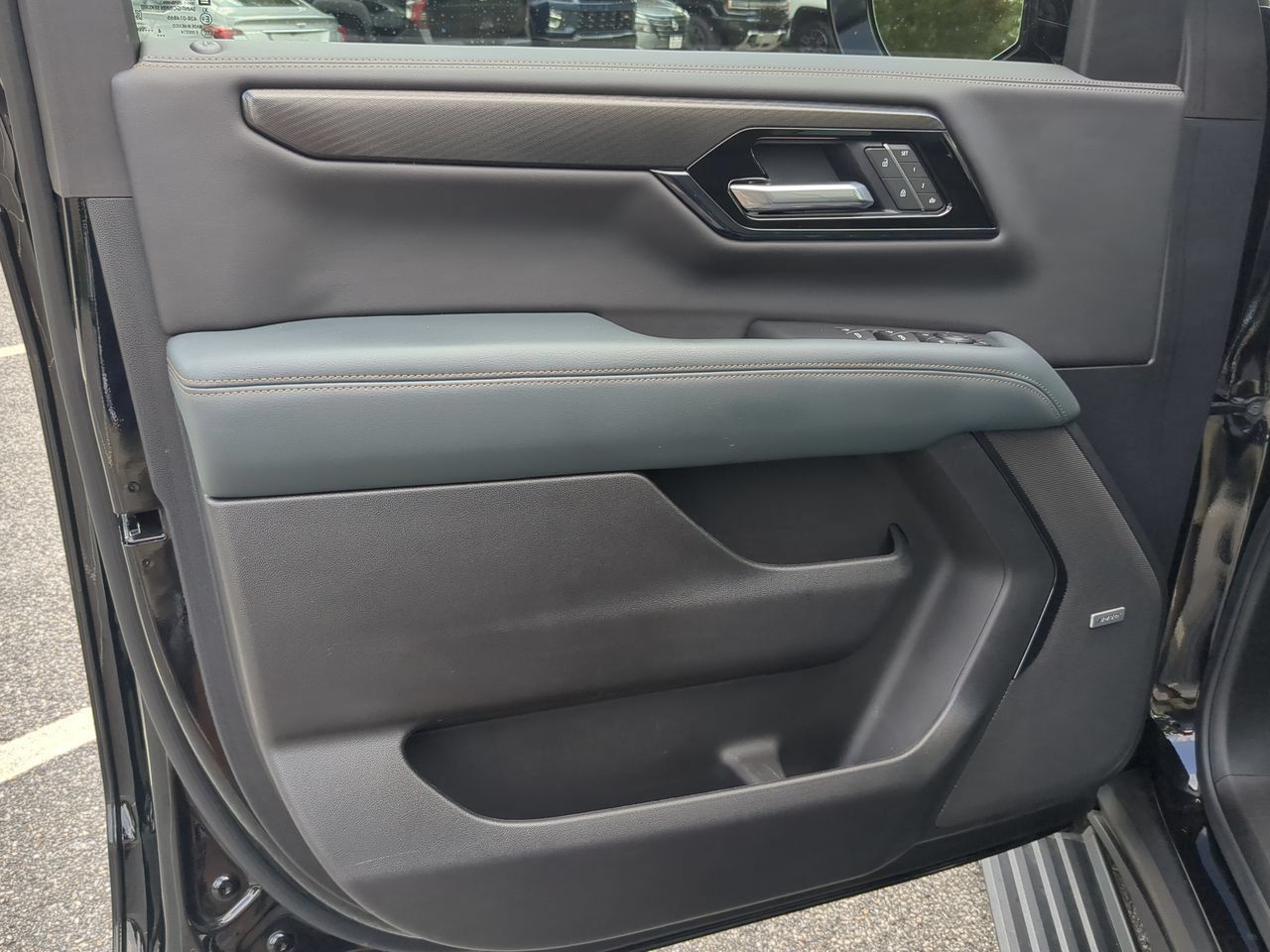 Used 2025 GMC Yukon AT4 w/ AT4 Premium Package AWD/4WD image 23