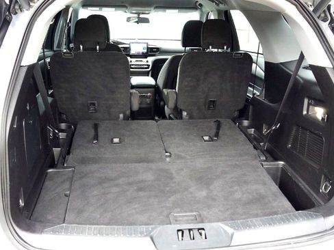 Used 2021 Ford Explorer XLT image 30