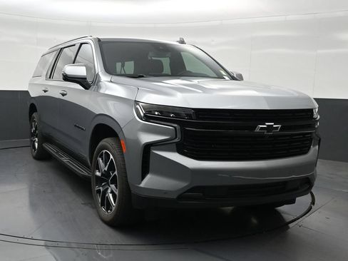 Used 2024 Chevrolet Suburban RST w/ Luxury Package RWD image 8