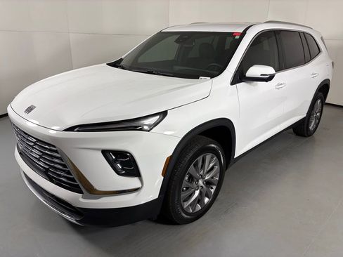 Used 2025 Buick Enclave Preferred image 6