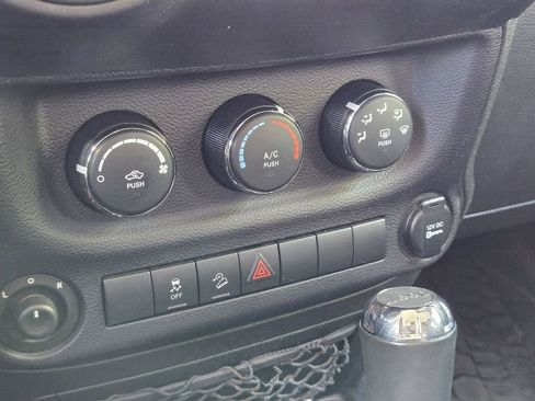 Used 2014 Jeep Wrangler Unlimited Sport w/ Quick Order Package 24S AWD/4WD image 14