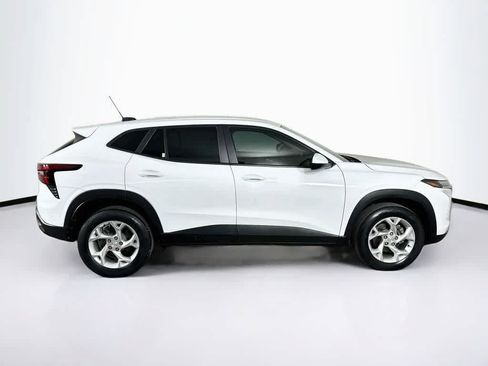 Used 2024 Chevrolet Trax LS w/ LS Convenience Package FWD image 24