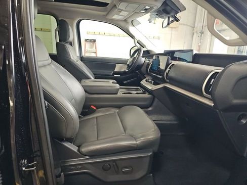 Used 2025 Ford Expedition Active AWD/4WD image 10