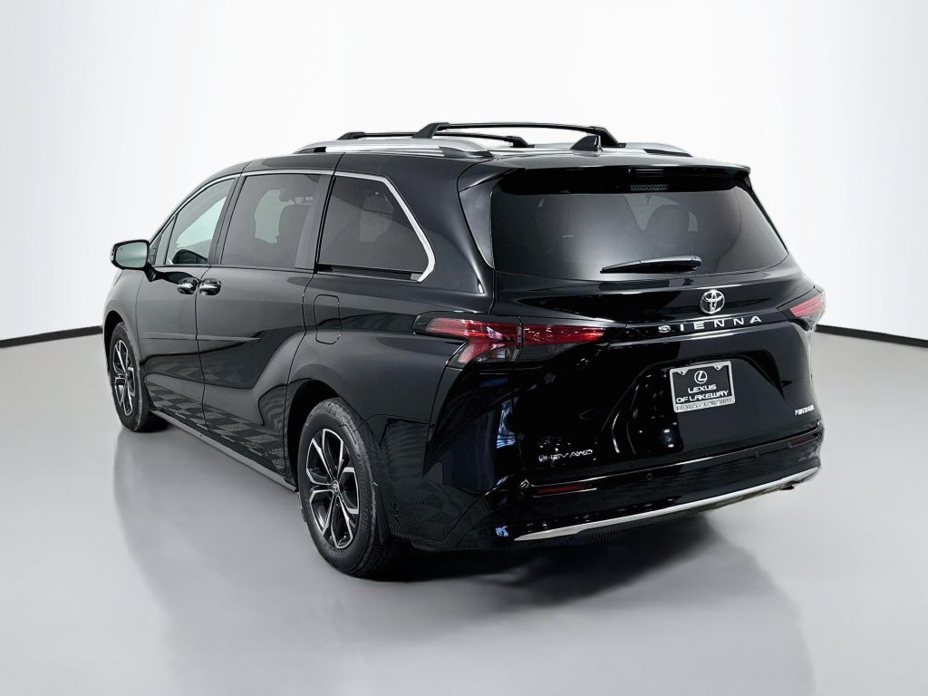 Used 2026 Toyota Sienna Platinum AWD/4WD image 7
