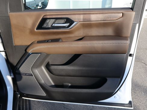 Used 2025 GMC Yukon Denali Ultimate AWD/4WD image 39