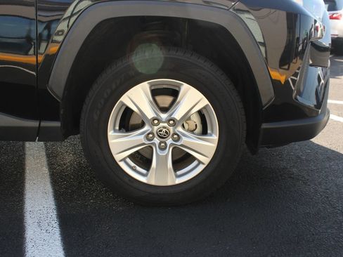 Used 2021 Toyota RAV4 LE AWD/4WD image 9