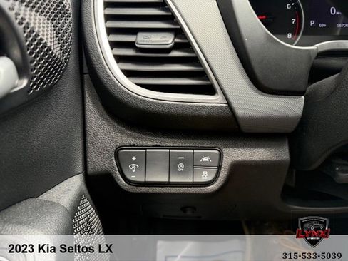 Used 2023 Kia Seltos LX AWD/4WD image 21