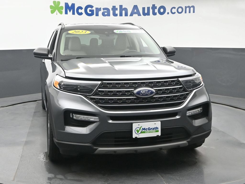 Used 2023 Ford Explorer XLT w/ Equipment Group 202A AWD/4WD image 5