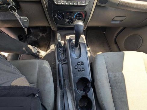 Used 2007 Jeep Liberty Sport AWD/4WD image 36