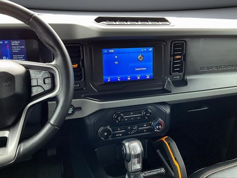 Used 2022 Ford Bronco Badlands image 9