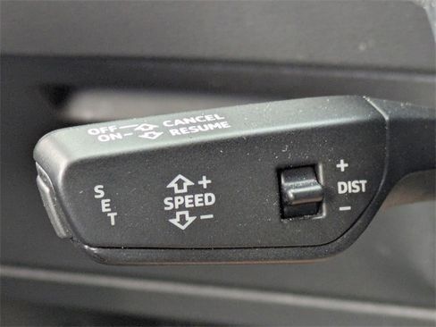 Used 2019 Audi e-tron Premium Plus image 21