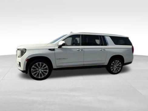 Used 2021 GMC Yukon XL Denali w/ Denali Premium Package image 3
