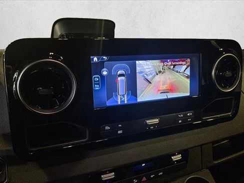 Used 2025 Mercedes-Benz Sprinter 2500 image 12