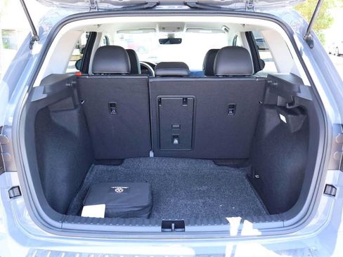 Used 2024 Volkswagen Taos SE w/ MDO Package FWD image 19