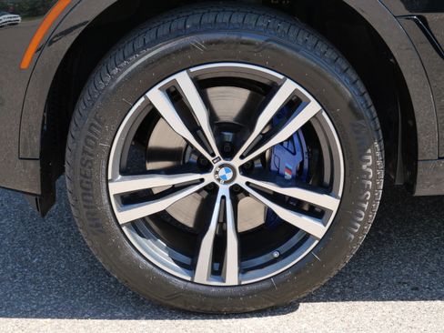 Used 2022 BMW X7 xDrive40i w/ M Sport Package AWD/4WD image 10