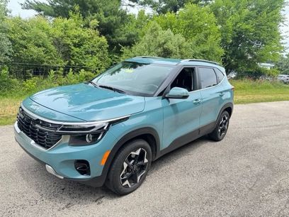 Used 2025 Kia Seltos EX
