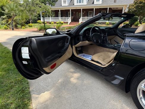 Used 2002 Chevrolet Corvette Convertible w/ Preferred Equipment Group1 image 43