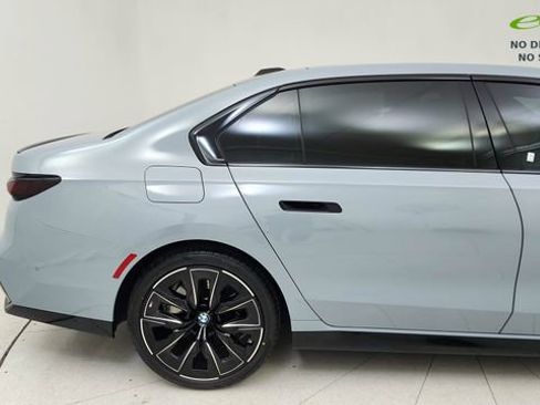 Used 2024 BMW 740i xDrive w/ Premium Package AWD/4WD image 7