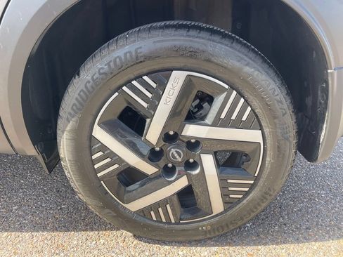 Certified 2025 Nissan Kicks SV FWD image 17