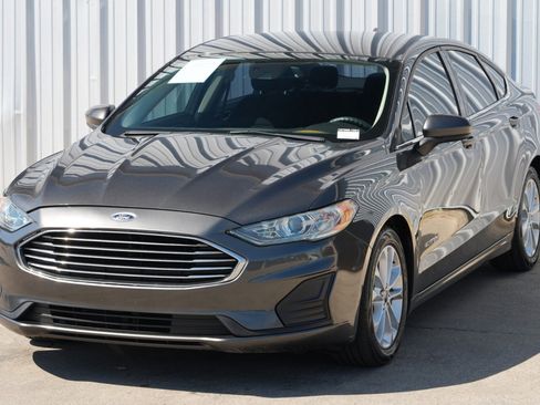 Used 2019 Ford Fusion SE image 40