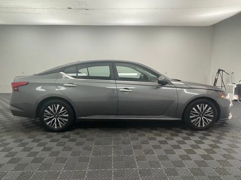 Used 2023 Nissan Altima 2.5 SV FWD image 5