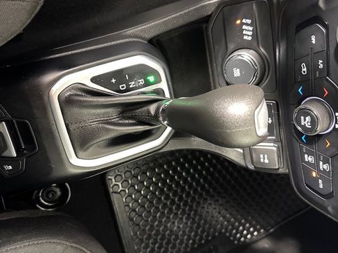 Used 2019 Jeep Renegade Latitude w/ Cold Weather Group image 20