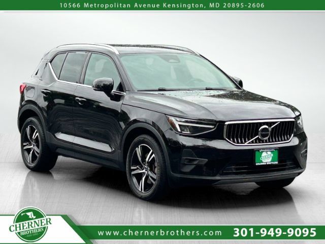 Used 2023 Volvo XC40 B5 Plus AWD/4WD image 1
