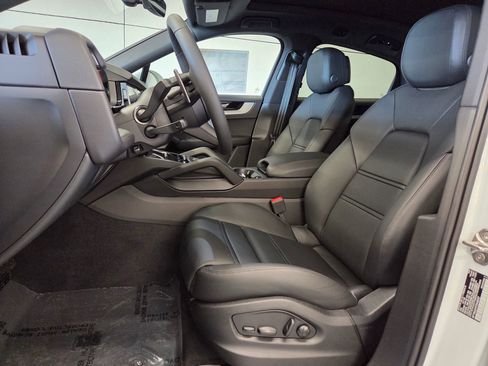 New 2026 Porsche Cayenne Base image 5