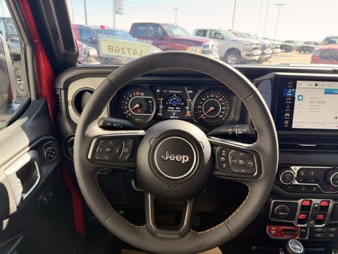 Used 2024 Jeep Gladiator Sport image 8