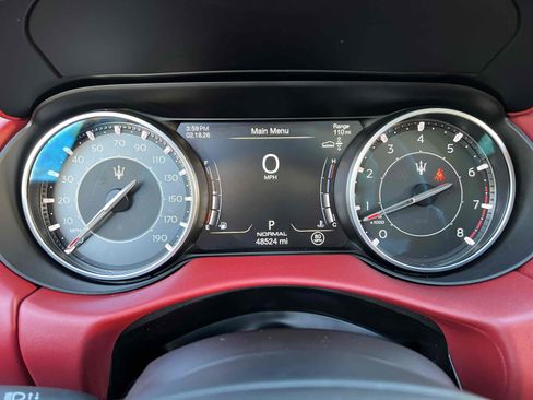 Used 2021 Maserati Levante image 25