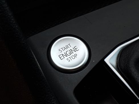 Certified 2022 Volkswagen Taos SE image 32