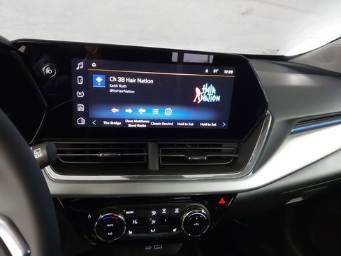 Used 2025 Chevrolet Trax LT w/ Driver Confidence Package image 21