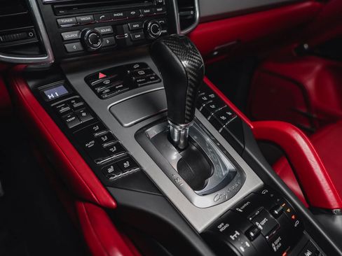 Used 2015 Porsche Cayenne Turbo image 63