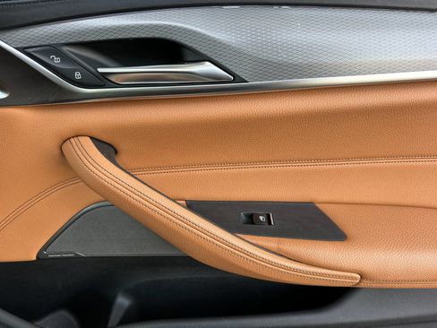Used 2018 BMW 530e RWD image 18