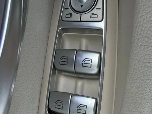 Used 2019 Mercedes-Benz E 300 w/ Premium 1 Package image 44