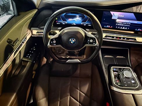 Used 2024 BMW i7 eDrive50 RWD image 16